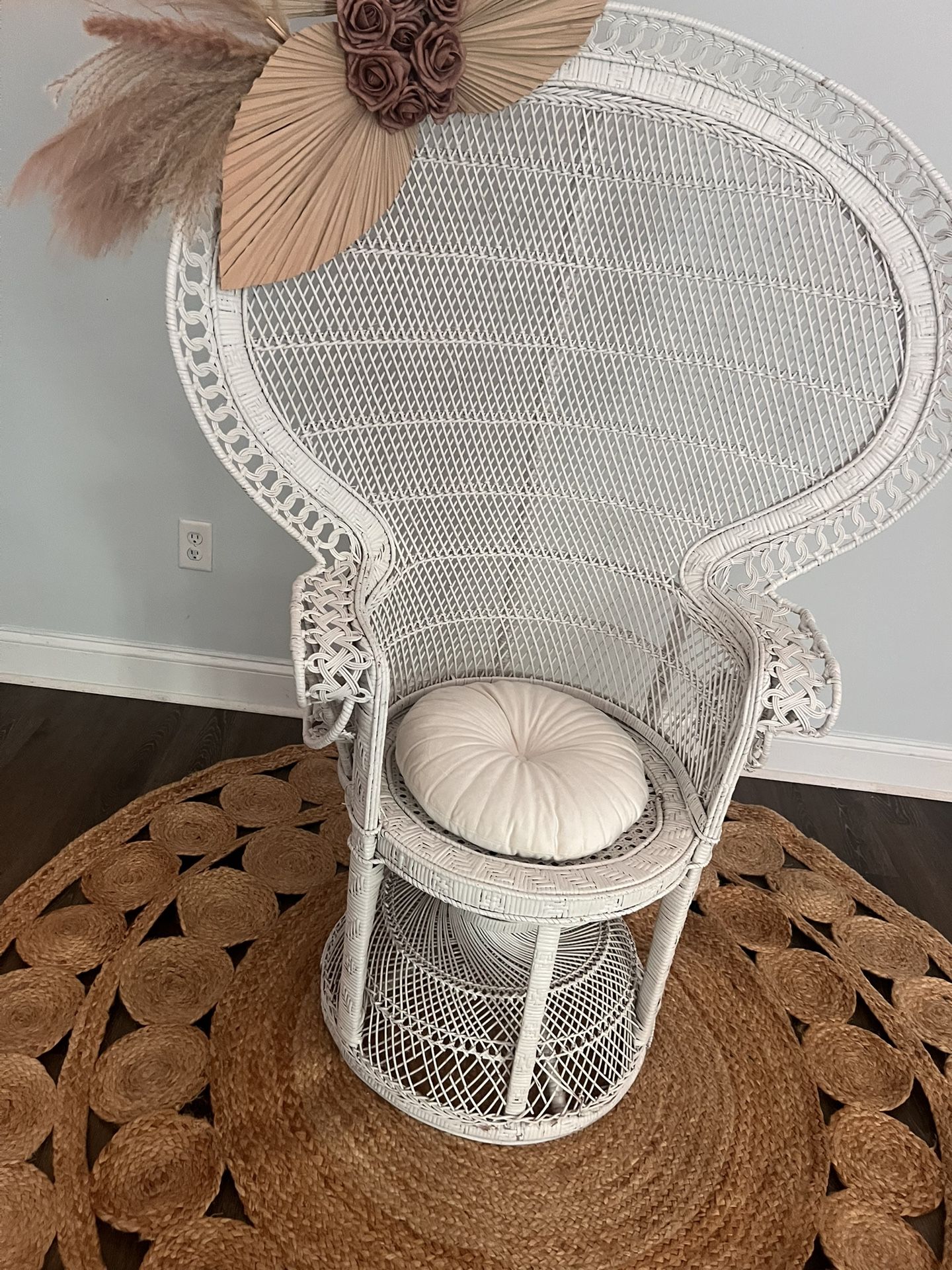 📣 FOR SALE – Peacock Chair 🪑