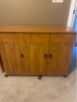 Sewing cabinet