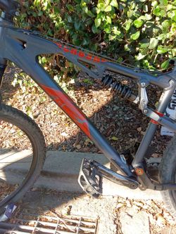 Men's mountain bike