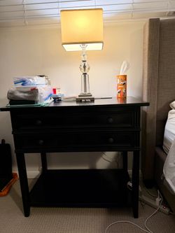 2 nightstands