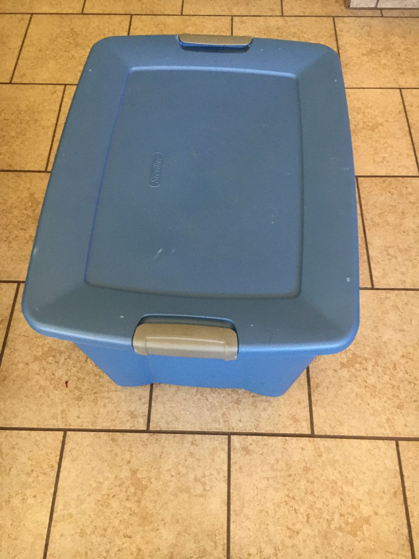 Sterilite 60 Gallon Storage Bin for Sale in Los Angeles, CA - OfferUp