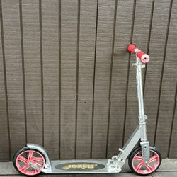 Razor A5 Lux Kick Scooter
