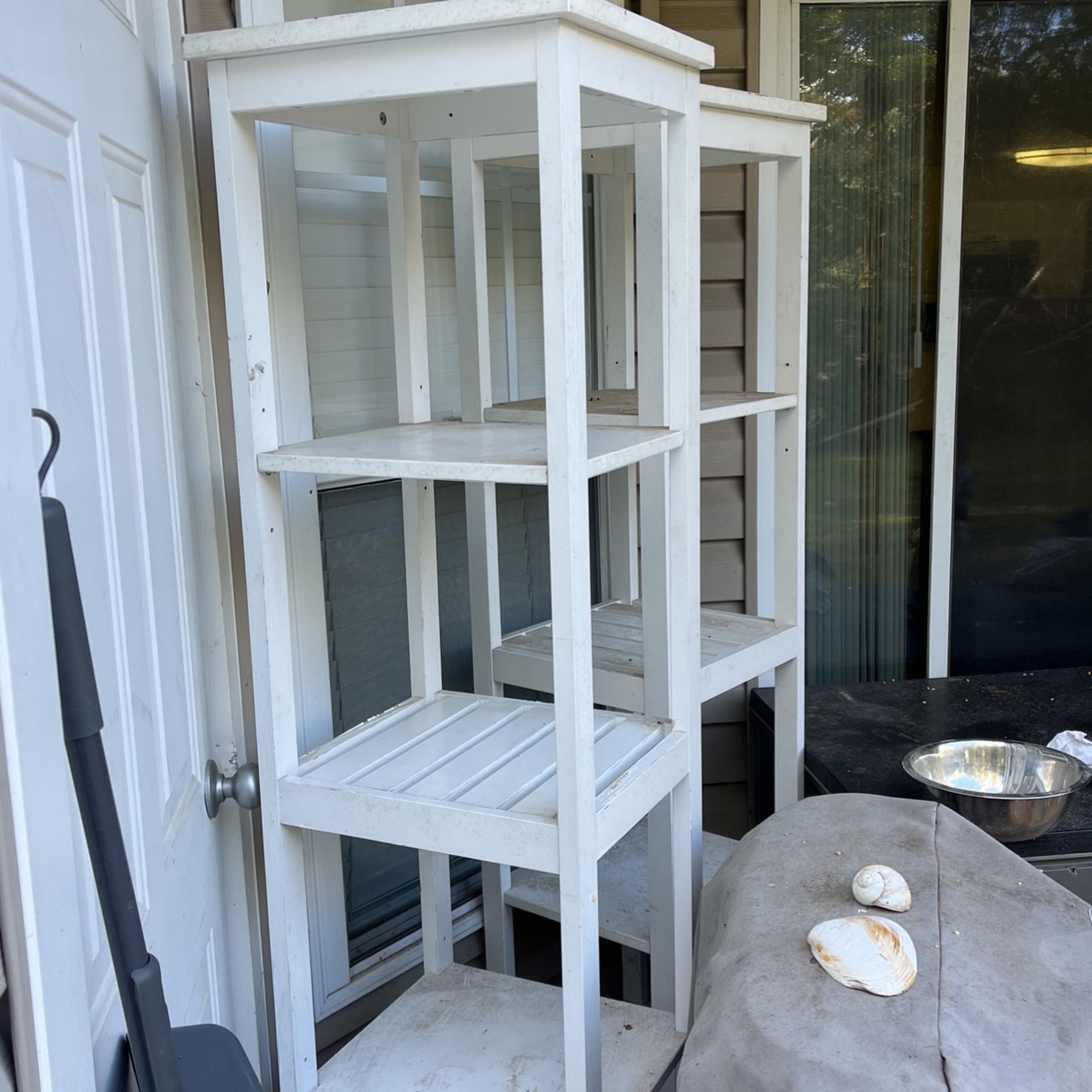 Free Outdoor Shelves 