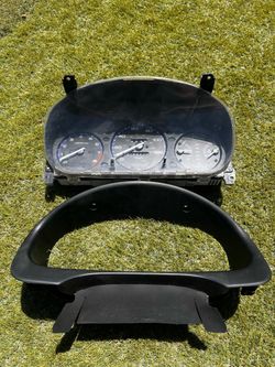 96-00 Honda Civic OEM Automatic Gauge Cluster w/ Bezel – 189k Miles