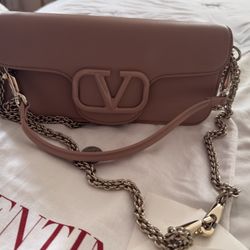 Valentino garavani Pink Clutch With Modern Design 