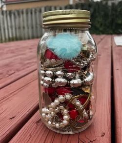 MYSTERY JELEWRY JAR