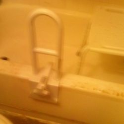 tub-hold on to entef and leaving tub