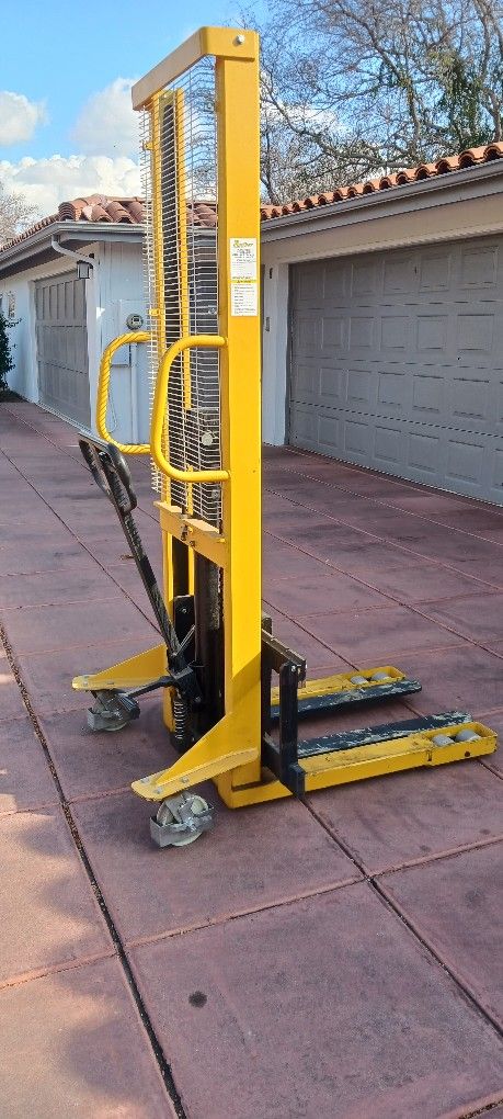 Manual Forklift