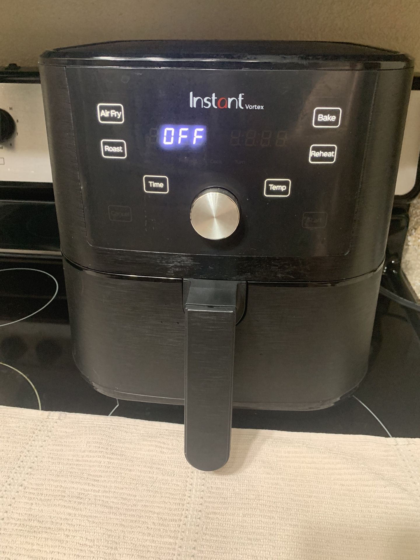 INSTANT VORTEX AIR FRYER  