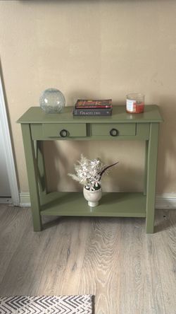 Entrance table