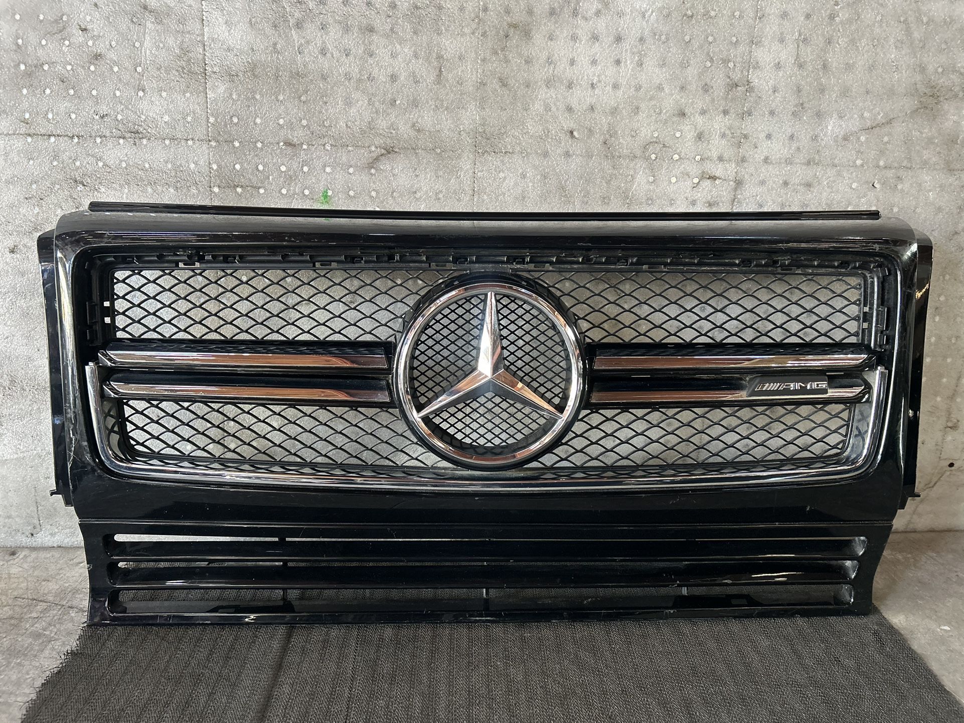 2003 - 2018 MERCEDES BENZ G CLASS AMG G-WAGON UPPER GRILLE OEM
