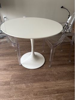 White Round Top Pedestal table