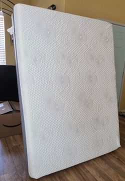 Stand Full size bed mattress
