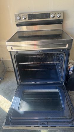 Samsung Electric Range with Convection Oven – Stainless Steel