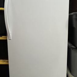 Whirlpool Upright Freezer 16 Cu Ft With Ice Maker