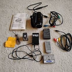 Canon VIXIA HV40 MiniDV HDV HD High Definition Video Camera
Excellent condition.
Comes with remote, 2 chargers,2 batteries,user manual, red/white/yell