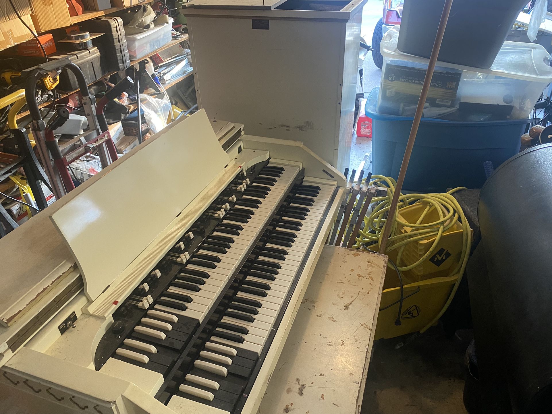 Hammond C2 Organ