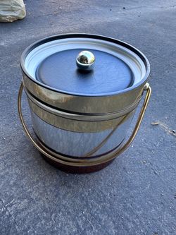 Ice bucket