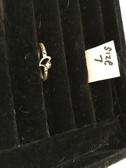 10 kt gold diamond heart ring