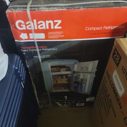 Brand New Galanz Retro Refrigerator $200 Pickup In Riverbank 