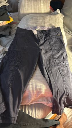 Women’s Navy capris
