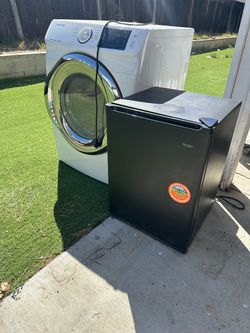 FREE DRYER / MINI FRIDGE