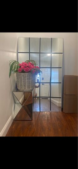 Mirror stand faux flower