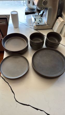 Stoneware plates and bowls