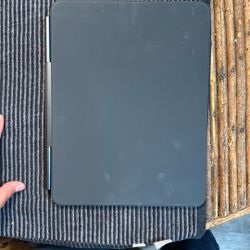 **ONLY KEYBOARD** Like New iPad 13” M4 Apple Magic Keyboard