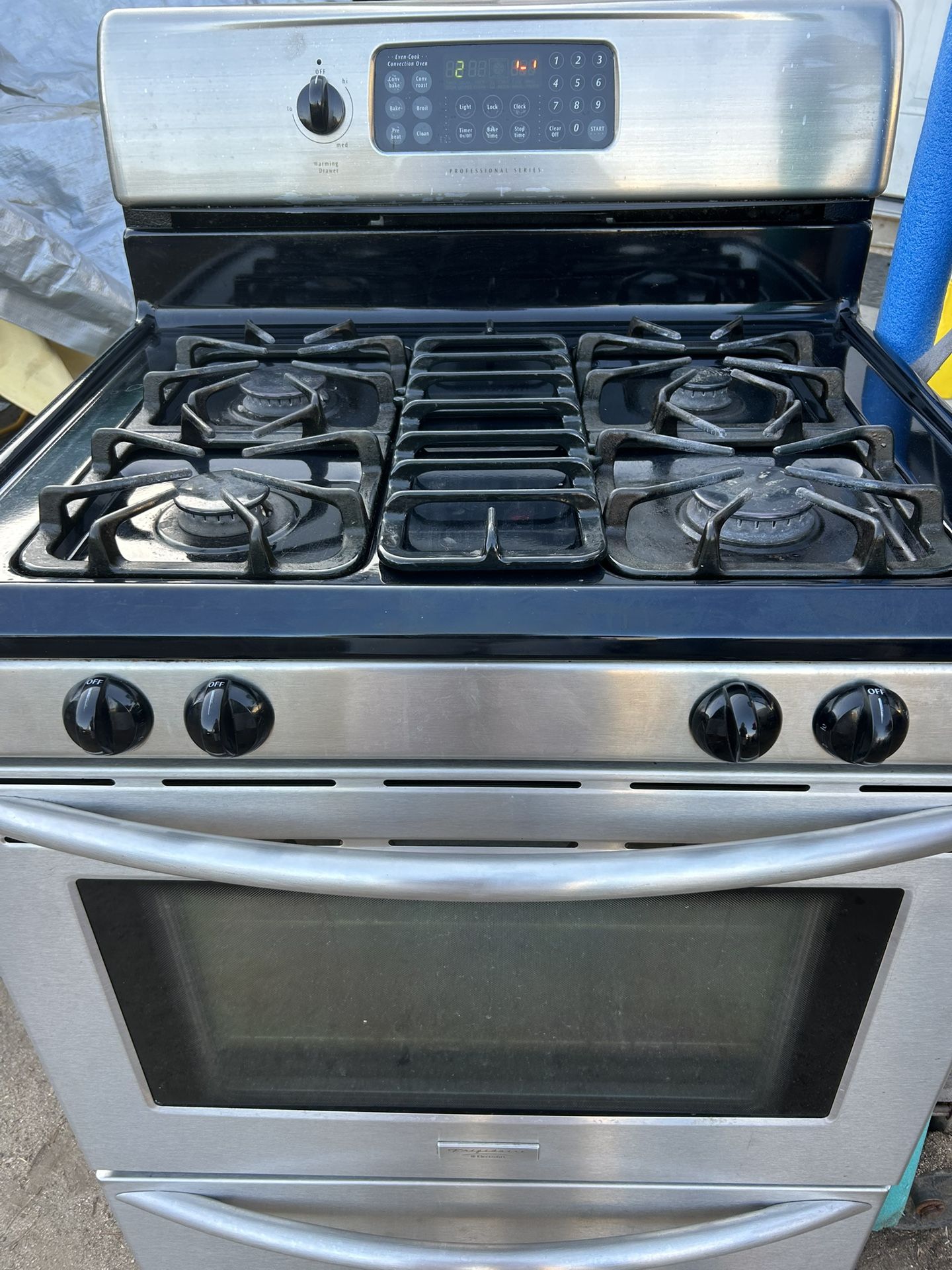 30” FRIGIDAIRE GAS RANGE WITH SELF-CLEAN OVEN “WORKS GREAT
