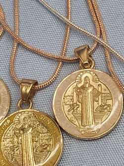 SAN BENITO MEDALLA  CON CADENA