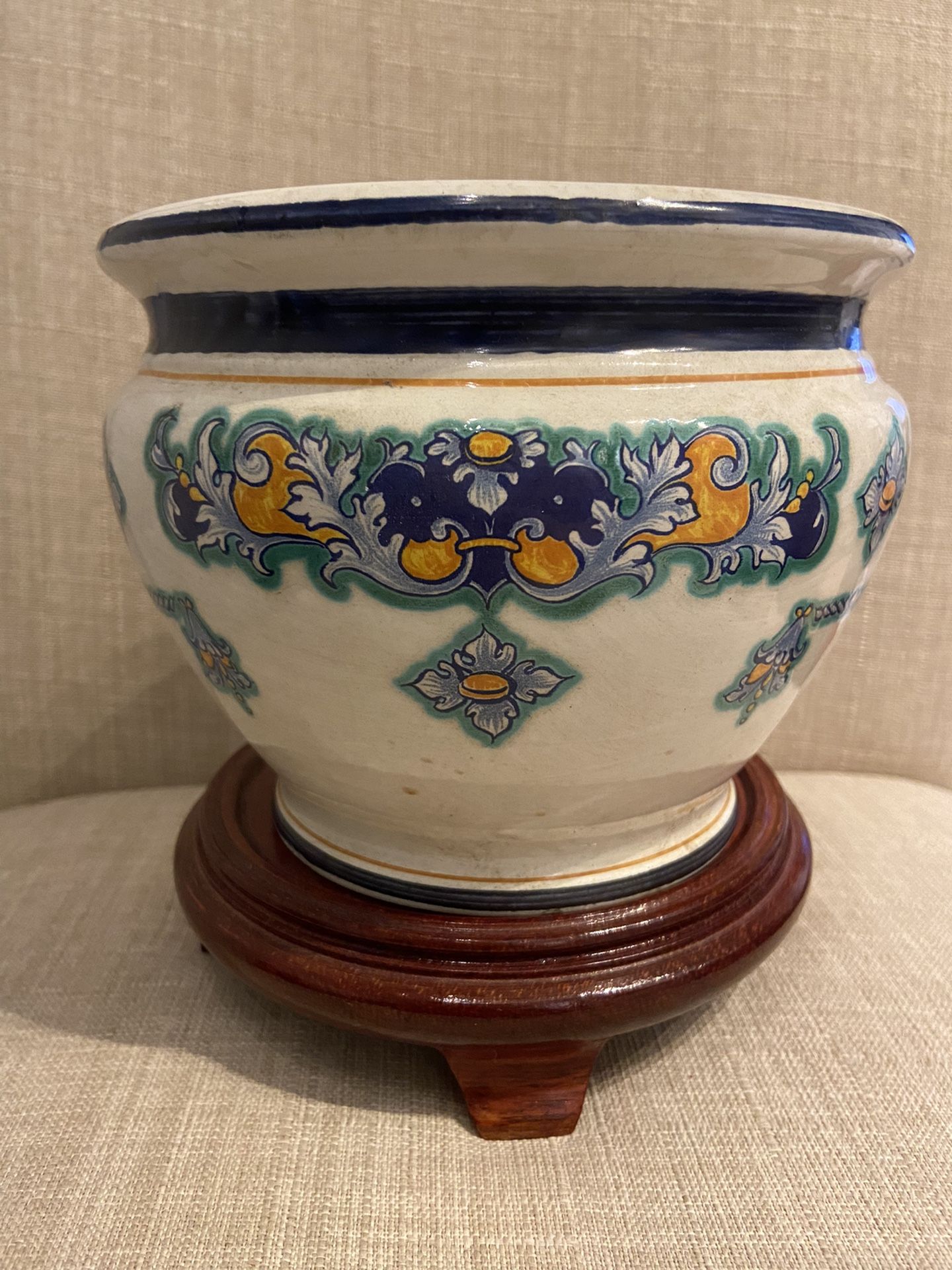VINTAGE FACCIOLINI CASTELLI ITALY MAJOLICA PLANTERS (Set of 2) with Wooden Stands