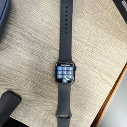 40 MM Apple Watch 5 (GPS)