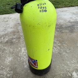 1 Steel Scuba Tank + 1 Aluminum Scuba Tank 