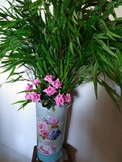 REALLY CUTE VASE DECORATION