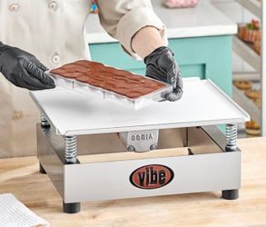 Chocolate vibrating table