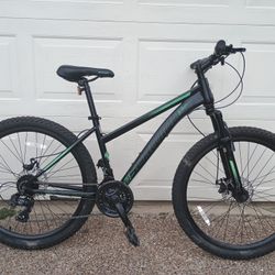 NEW Schwinn 26" Mountain Bike 