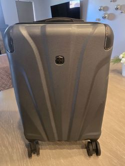 SWISSGEAR Cascade Hardside Carry On Spinner Wheels Suitcase - Dark Gray