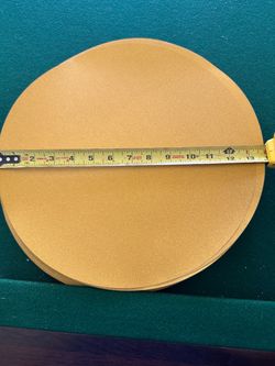 Gold paper chargers/ plqcemer