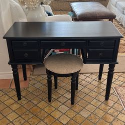 Vanity/desk like new includes chair