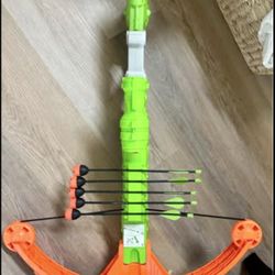 NERF Zombie Strike DREADBOLT Crossbow w/ 5 Arrows