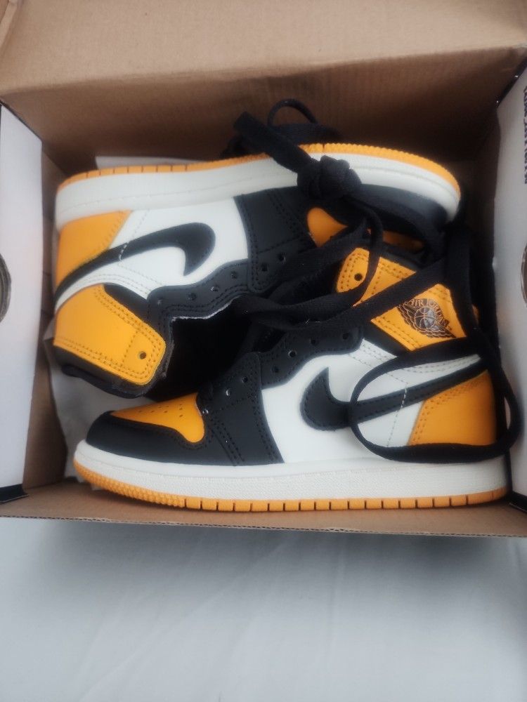 Jordan 1 Retro High (11.5) C.......