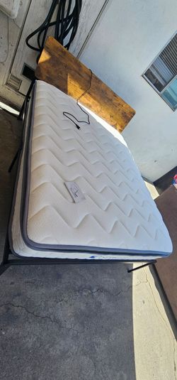FULL SIZE BED FRAME/MATTRESS NUEVOS