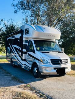 2015 Mercedes-Benz Winnebago Itasca 24G