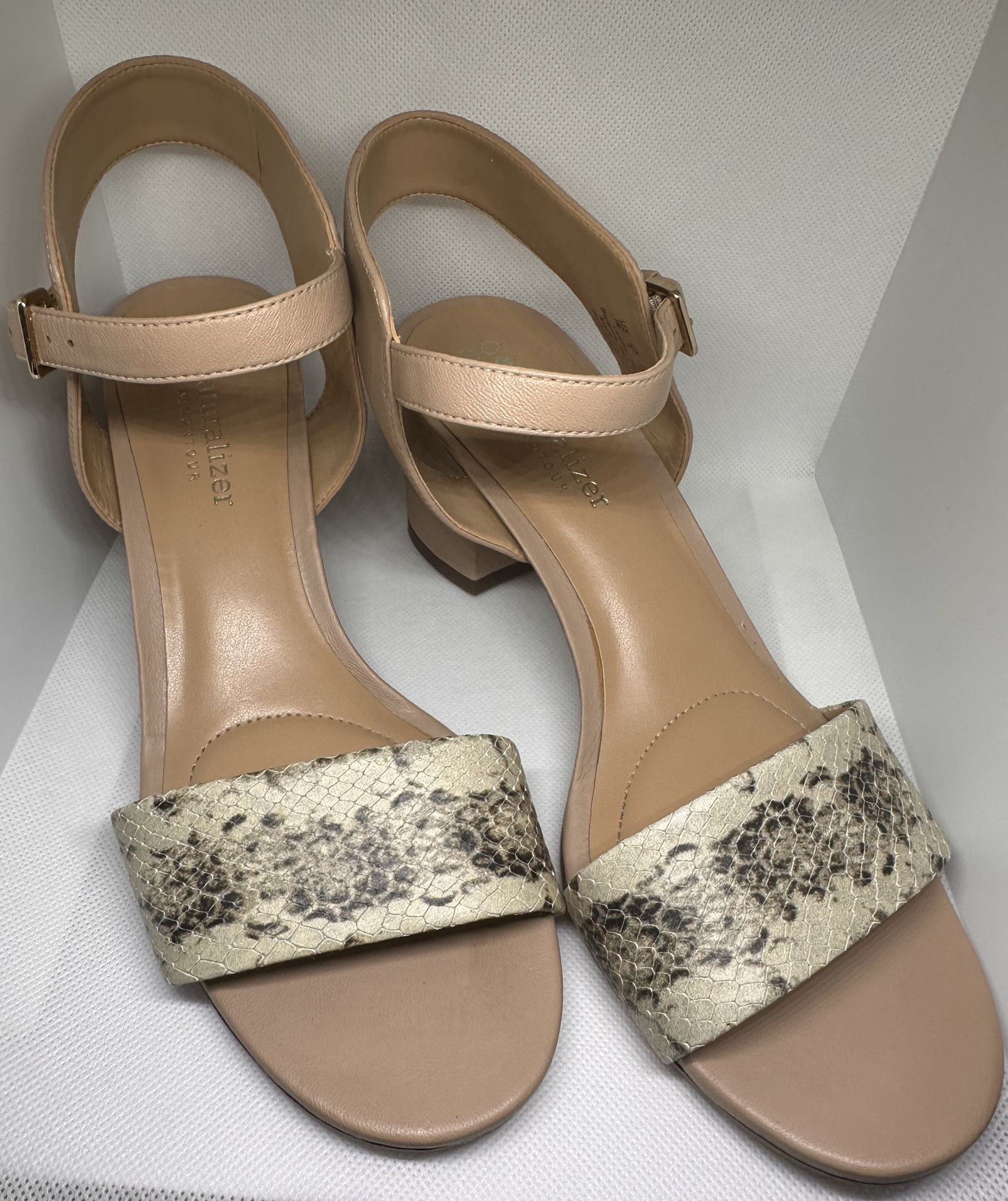 Naturalizer Sandals Block Heel Size 7 Beige And Ivory Color