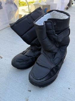 Snow boots Women Size 8