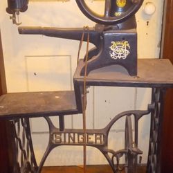 "SINGER"  LEATHER SHOE/BOOT SEWING MACHINE "VINTAGE"  (RARE)