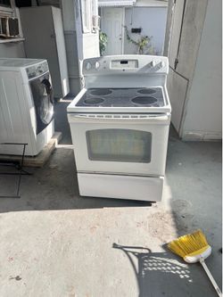 Electric GE Stove $175