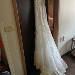 Beautiful Ivory Wedding Dress Size 8