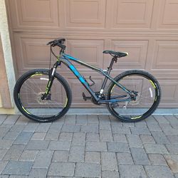 GT AGGRESORE PRO 27.5 INCH MOUNTAIN BIKE LIKE NEW ( CHECK MY OTHER BIKES )